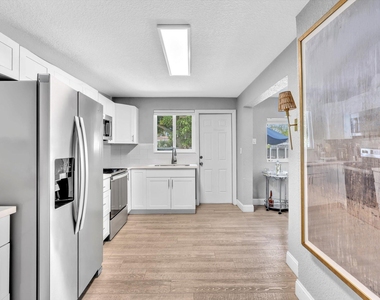 5365 N Andrews Avenue - Photo Thumbnail 15