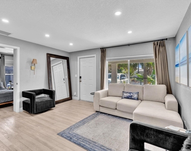 5365 N Andrews Avenue - Photo Thumbnail 5