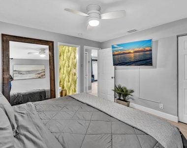 5365 N Andrews Avenue - Photo Thumbnail 8