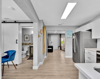 5365 N Andrews Avenue - Photo Thumbnail 20