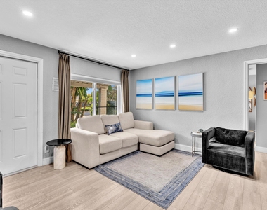 5365 N Andrews Avenue - Photo Thumbnail 4