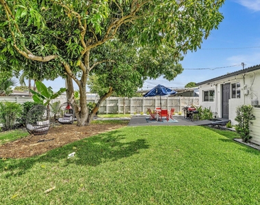 5365 N Andrews Avenue - Photo Thumbnail 27
