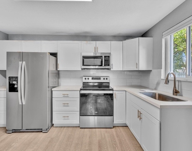5365 N Andrews Avenue - Photo Thumbnail 17