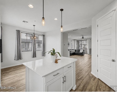 2090 S Dorsey Lane - Photo Thumbnail 9