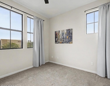 2090 S Dorsey Lane - Photo Thumbnail 7