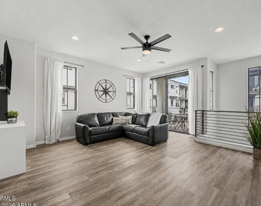 2090 S Dorsey Lane - Photo Thumbnail 2