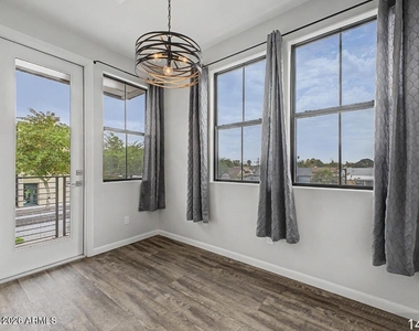2090 S Dorsey Lane - Photo Thumbnail 6