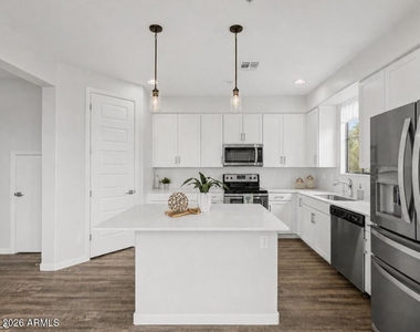 2090 S Dorsey Lane - Photo Thumbnail 10