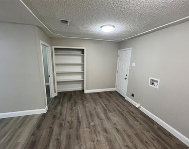 719 Fairwood Drive - Photo Thumbnail 5