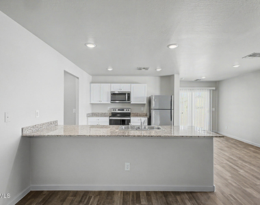 3520 N La Paz Drive - Photo Thumbnail 7