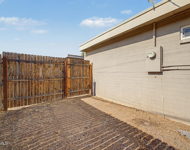 1925 W Village Drive - Photo Thumbnail 19