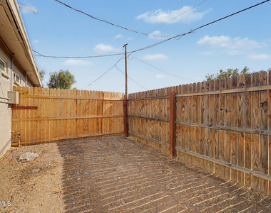 1925 W Village Drive - Photo Thumbnail 17