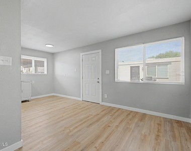 1925 W Village Drive - Photo Thumbnail 4