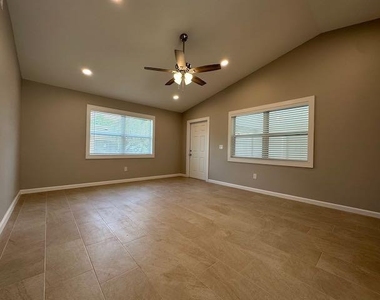 3166 Se Garden Street - Photo Thumbnail 3