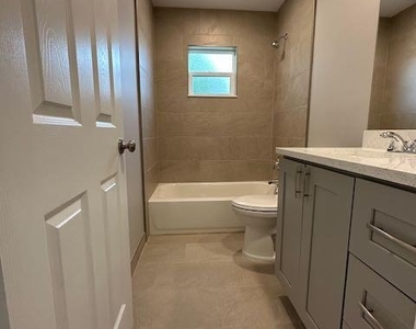3166 Se Garden Street - Photo Thumbnail 6