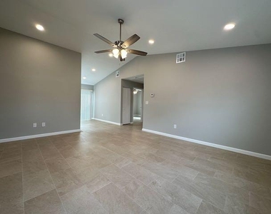 3166 Se Garden Street - Photo Thumbnail 1