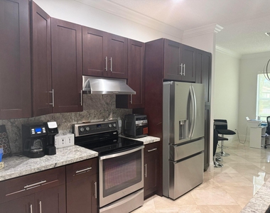 7684 Doubleton Drive - Photo Thumbnail 8