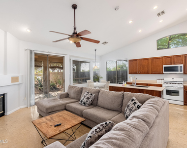 14436 N 67th Place - Photo Thumbnail 11
