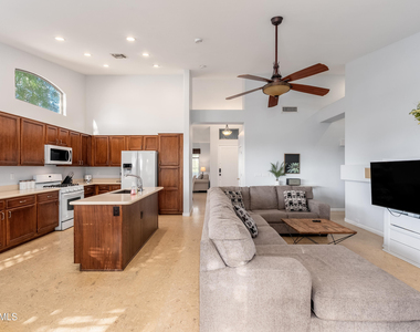 14436 N 67th Place - Photo Thumbnail 12
