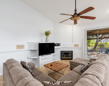 14436 N 67th Place - Photo Thumbnail 9