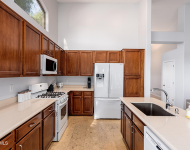 14436 N 67th Place - Photo Thumbnail 16