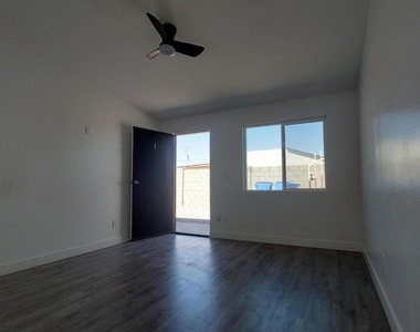1917 E Monroe Street - Photo Thumbnail 2
