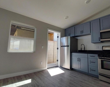 1917 E Monroe Street - Photo Thumbnail 3