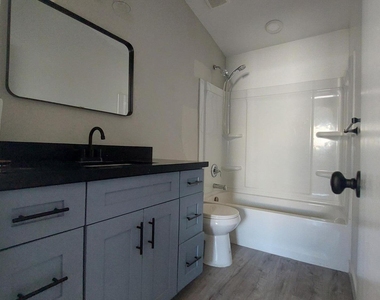 1917 E Monroe Street - Photo Thumbnail 10