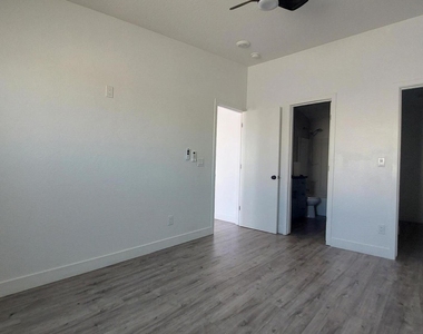 1917 E Monroe Street - Photo Thumbnail 6