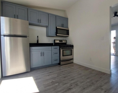 1917 E Monroe Street - Photo Thumbnail 4