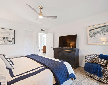 755 Saturn Street - Photo Thumbnail 9