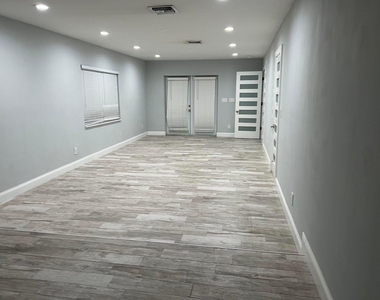 817 S L Street - Photo Thumbnail 6