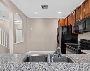 8103 Bellagio Lane - Photo Thumbnail 9