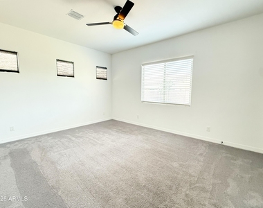 5214 W Thresher Way - Photo Thumbnail 13