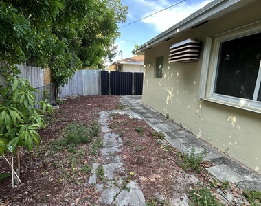 5881 Ne 18th Avenue - Photo Thumbnail 7