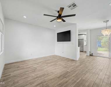 3026 N 27th Street - Photo Thumbnail 5