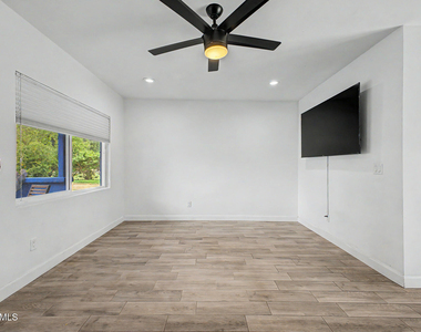 3026 N 27th Street - Photo Thumbnail 4