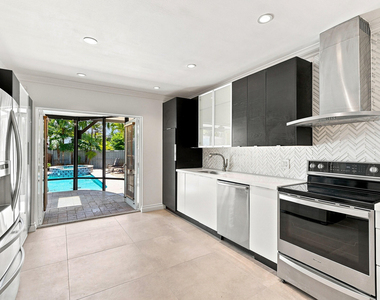 1658 Jackson Street - Photo Thumbnail 11