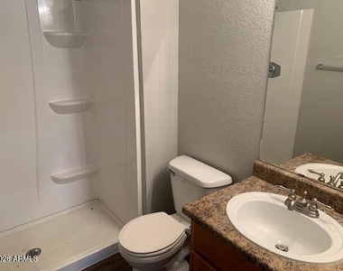 3810 N Maryvale Parkway - Photo Thumbnail 6