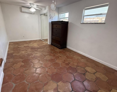 51 Sw 13th Street - Photo Thumbnail 1