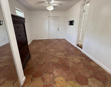 51 Sw 13th Street - Photo Thumbnail 2