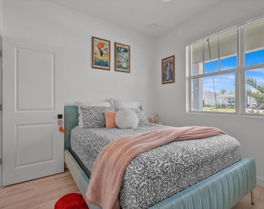 14047 Sw Safi Terrace - Photo Thumbnail 16