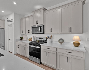 14047 Sw Safi Terrace - Photo Thumbnail 10