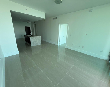 900 Biscayne Boulevard - Photo Thumbnail 16