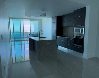 900 Biscayne Boulevard - Photo Thumbnail 3