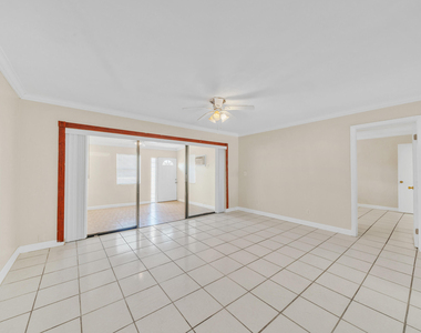 221 Nw 43rd Place - Photo Thumbnail 20