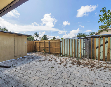 221 Nw 43rd Place - Photo Thumbnail 33