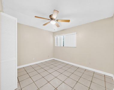 221 Nw 43rd Place - Photo Thumbnail 7