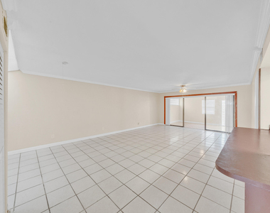 221 Nw 43rd Place - Photo Thumbnail 18