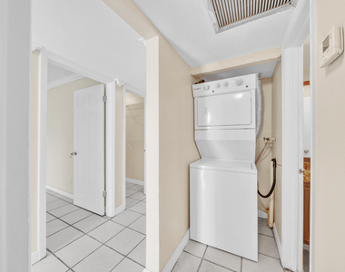 221 Nw 43rd Place - Photo Thumbnail 9